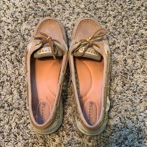 Woman’s sperrys